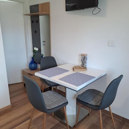 Mvm Apartment With Terrace 이졸라 외부 사진